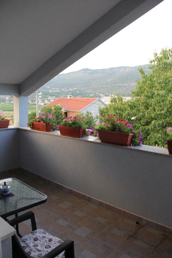 Holiday Home Flora Mostar Exterior foto