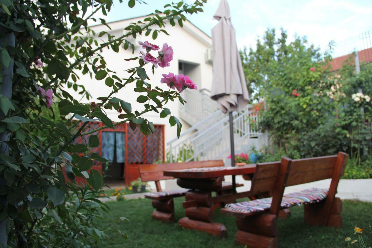Holiday Home Flora Mostar Exterior foto